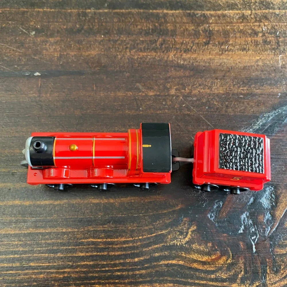 Thomas & Friends TrackMaster James 2018 Push along Engineand tender‎ Red No 5